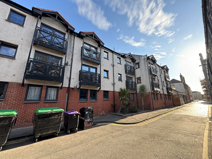 2 Bedroom Apartment To Rent In New Bells Court, Edinburgh, EH6