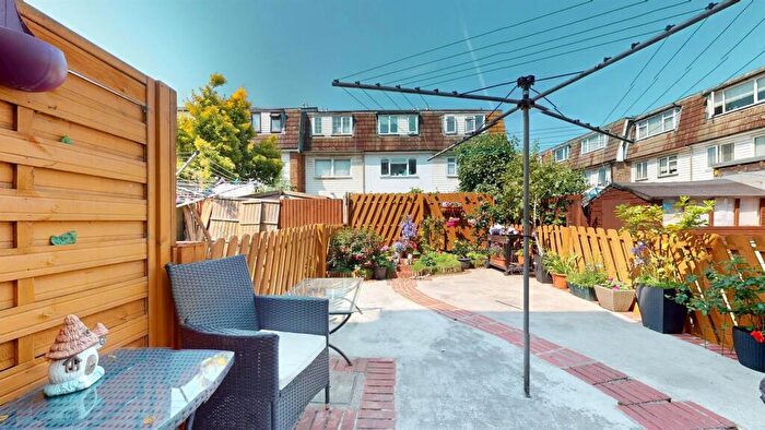 4 Bedroom Town House For Sale In Custom House, London, E16