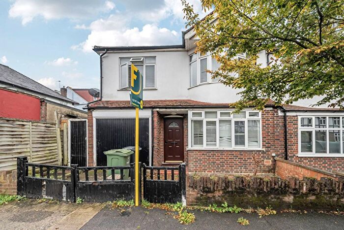 3 Bedroom End Of Terrace House For Sale In Parkthorne Road, Balham, London, SW12