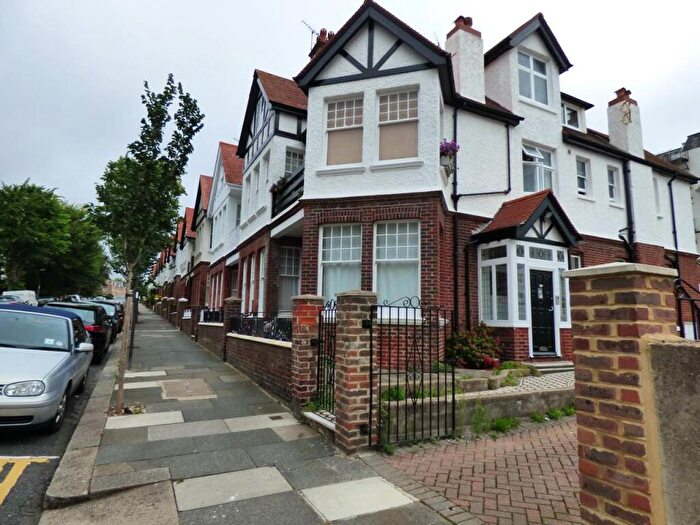 Studio To Rent In York Avenue, Hove, East Sussex, BN3