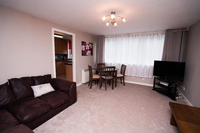2 Bedroom Flat To Rent In Richmond Court, Rosemount, Aberdeen, AB25