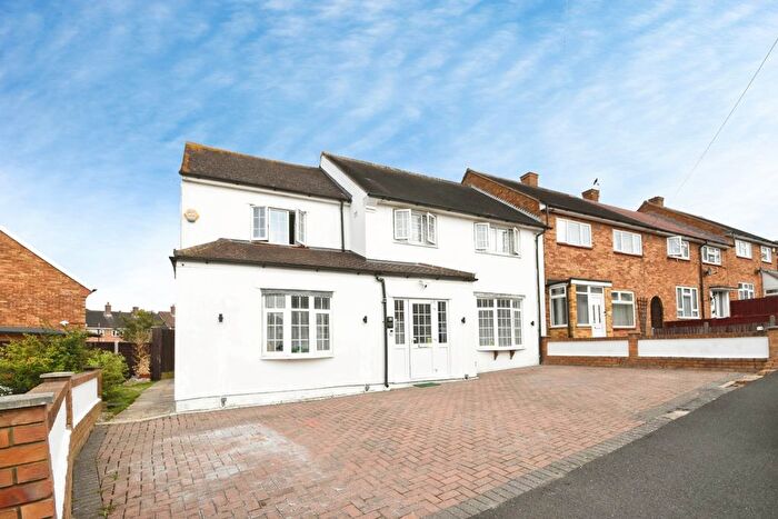5 Bedroom End Of Terrace House For Sale In Penzance Gardens, Romford, Essex, RM3
