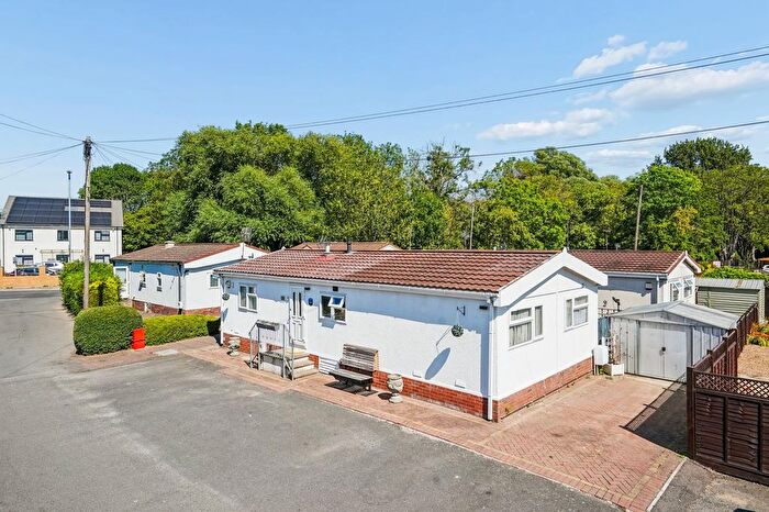 2 Bedroom Mobile/park Home For Sale In Thorney Mill Road, Mayfield Caravan Park, West Drayton, UB7