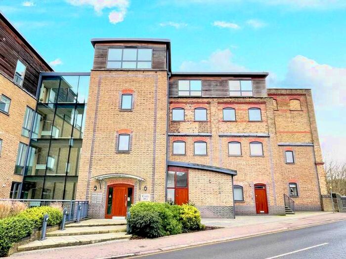 2 Bedroom Apartment To Rent In Castle Mill, Lower Kings Road, Berkhamsted., HP4