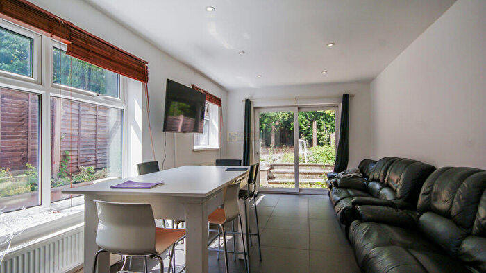 6 Bedroom Terraced House To Rent In Oak Tree Lane, Selly Oak, Birmingham, B29