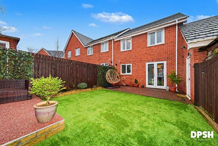 3 Bedroom End Terrace House For Sale In Rivendale, Leeds, LS10
