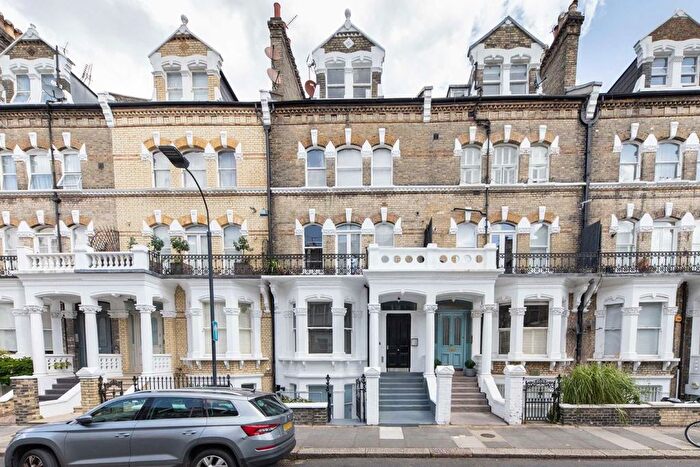 Studio To Rent In Gunterstone Road, London, W14