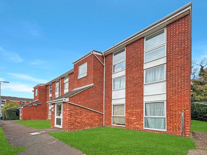2 Bedroom Apartment For Sale In Earls Court, The Mall, Dunstable, LU5