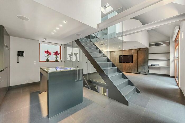 2 Bedroom Mews To Rent In Park Square Mews, Regent's Park, London, NW1