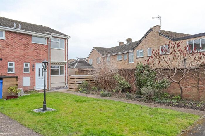 3 Bedroom End Of Terrace House To Rent In Florence Close, Kidlington, OX5