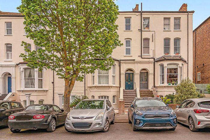 2 Bedroom Flat To Rent In Rosendale Road, London, SE21