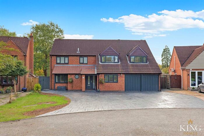 5 Bedroom Detached House For Sale In Ardens Close, Redditch, B98