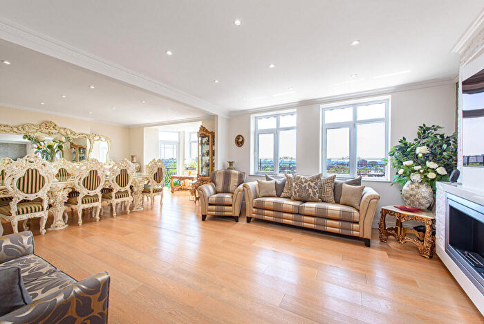 4 Bedroom Flat For Sale In Palace Court, Hampstead, London, NW3