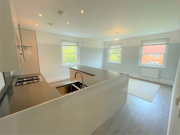 2 Bedroom Flat To Rent In Flat Mayfield Court, Massetts Road, Horley, Surrey, RH6