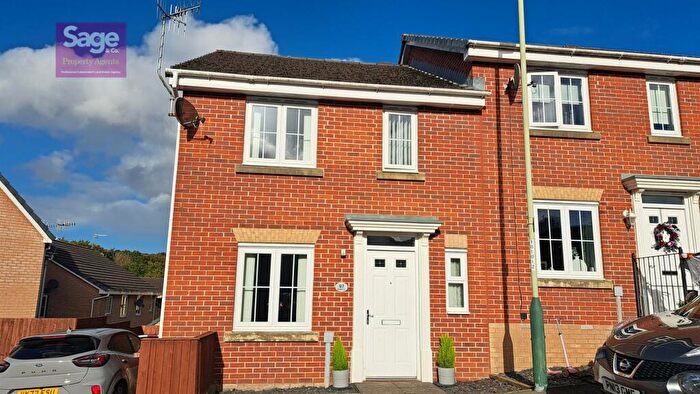 3 Bedroom Semi-Detached House For Sale In Woodside Drive, Newbridge, NP11