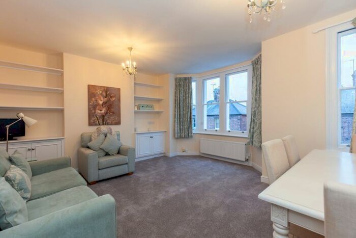 2 Bedroom Apartment To Rent In Walton Crescent, Oxford, OX1