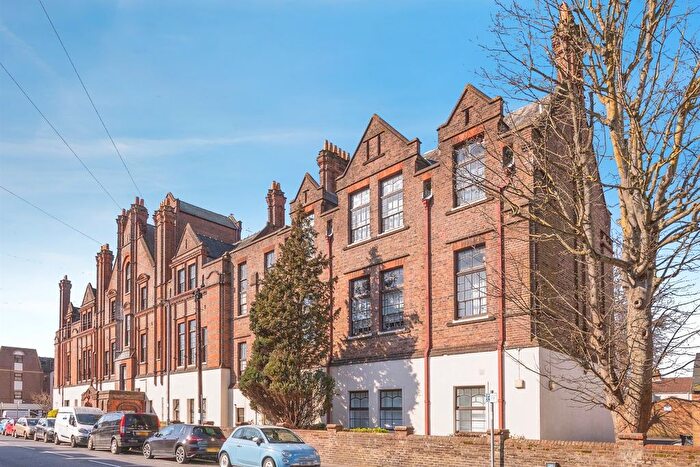 2 Bedroom Maisonette For Sale In Lawrence Road, Southsea, PO5