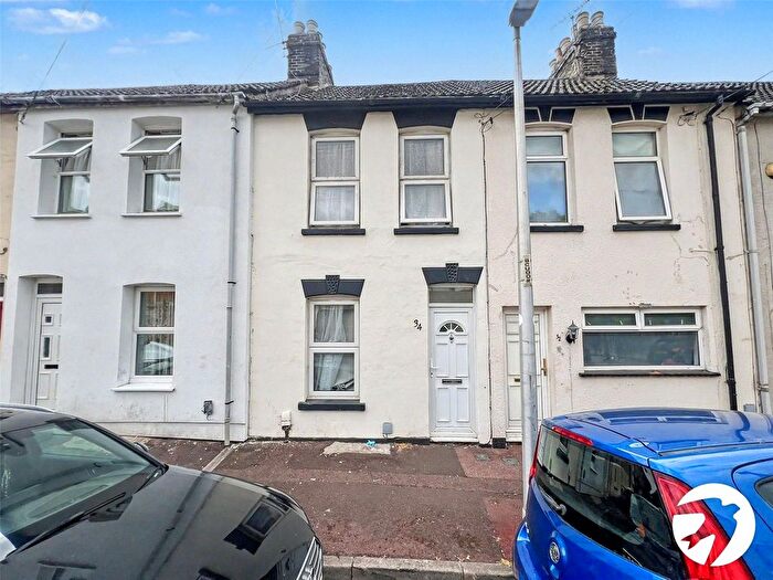 3 Bedroom Terraced House For Sale In Seymour Road, Chatham, Kent, ME5