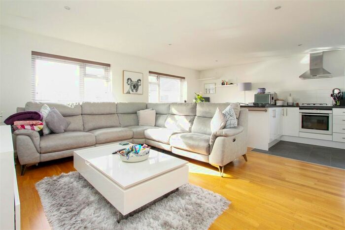 2 Bedroom Flat To Rent In Annette Close, Harrow, HA3