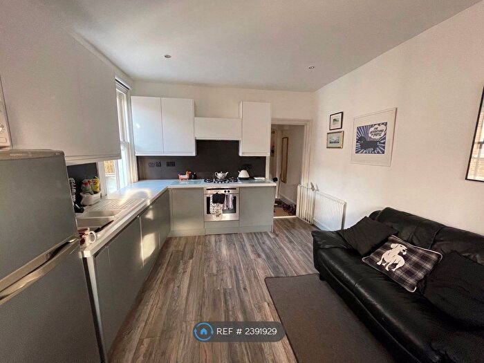 3 Bedroom Flat To Rent In Sedlescombe Road, London, SW6