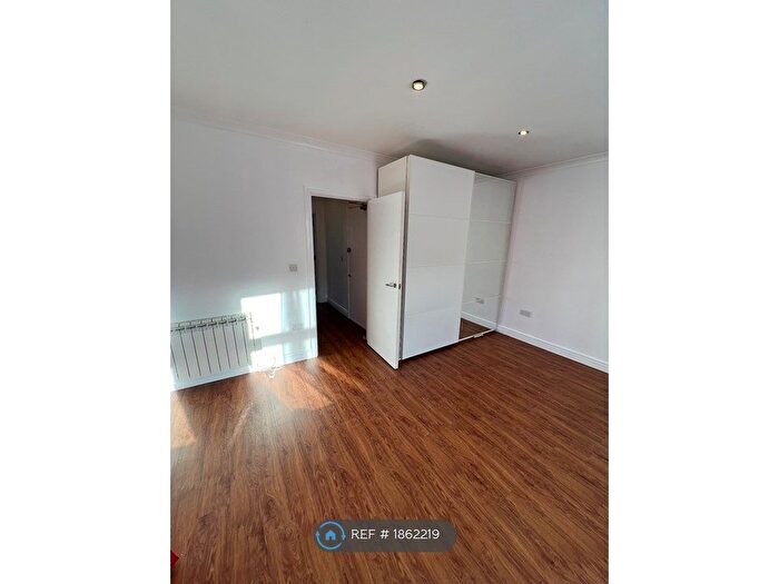 1 Bedroom Flat To Rent In Church Street, Enfield, EN2