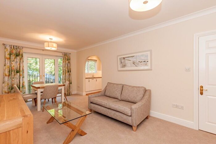 2 Bedroom Apartment To Rent In Long Ford Close, Grandpont, OX1