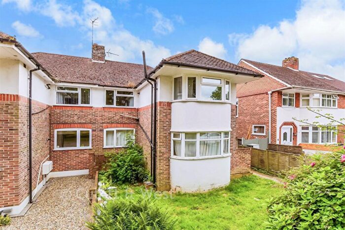 2 Bedroom Maisonette For Sale In Kingsley Grove, Reigate, Surrey, RH2
