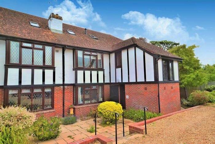 2 Bedroom Flat To Rent In Nightingale Lane, Storrington, West Sussex, RH20