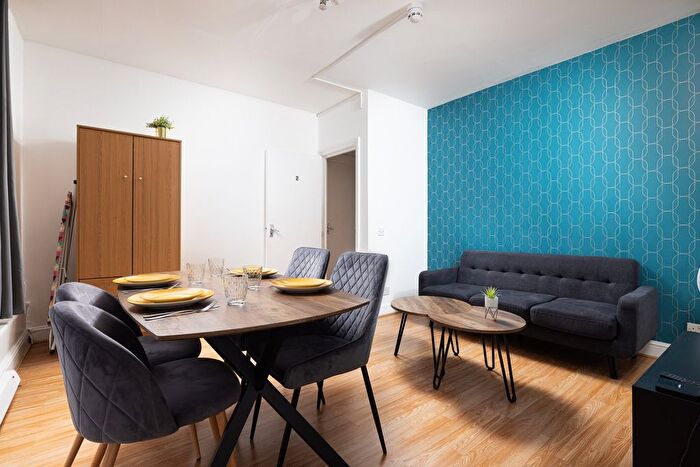 2 Bedroom Flat To Rent In Uxbridge Road, London, W12