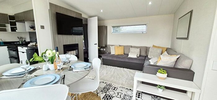 2 Bedroom Mobile/park Home For Sale In Ilfracombe, EX34