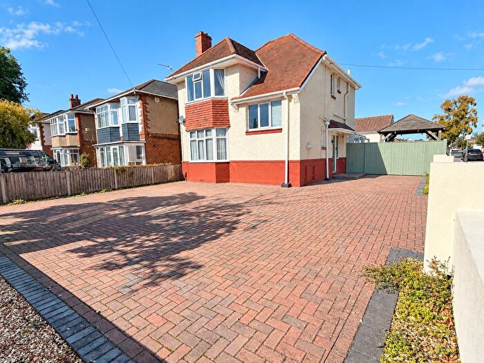 3 Bedroom Detached House To Rent In Cheddington Road, Muscliff, Bournemouth, BH9