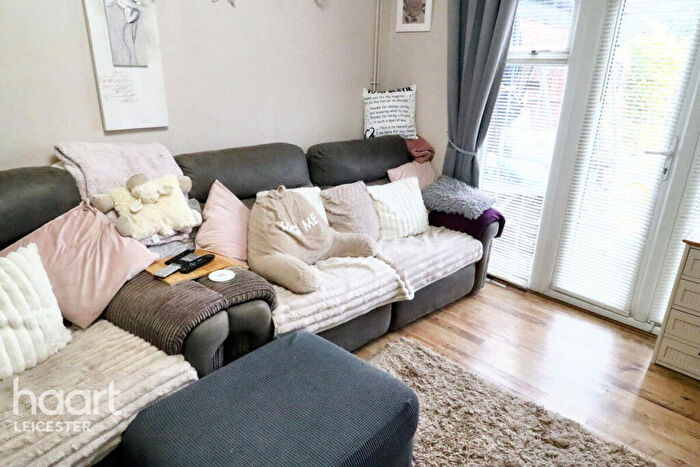 3 Bedroom Semi-Detached House For Sale In The Avenue, Leicester, LE3