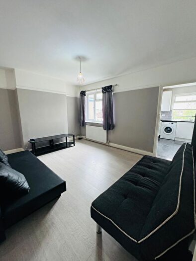1 Bedroom Flat To Rent In Locket Road, Wealdstone, HA3