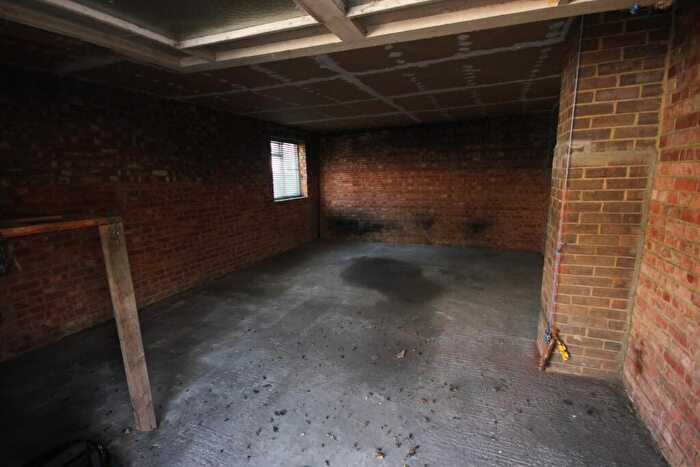 Garage / Parking To Rent In Old Shoreham Road, Portslade, Brighton, BN41