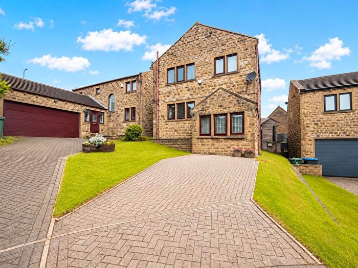 4 Bedroom Detached House For Sale In Mossy Bank Close, Bradford, BD13