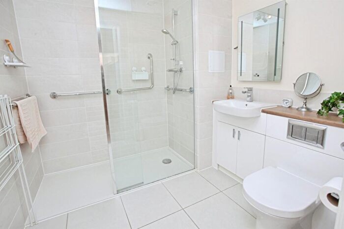 1 Bedroom Flat For Sale In Ilex Close, Llanishen, Cardiff, CF14