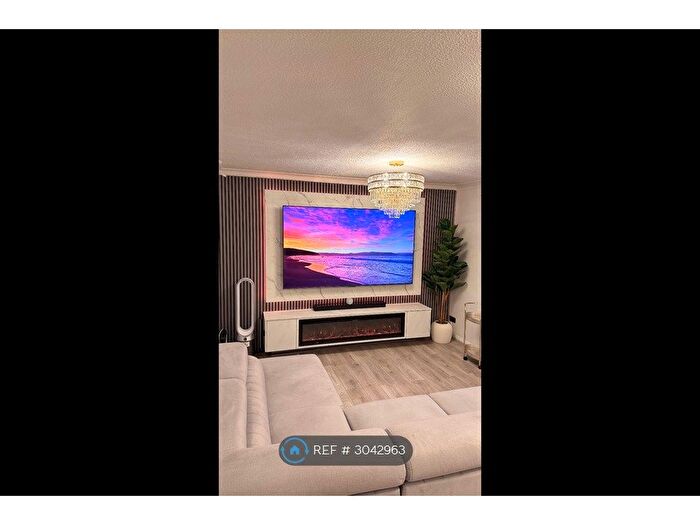 2 Bedroom Semi-Detached House To Rent In Pembroke Mews, Basildon, SS13