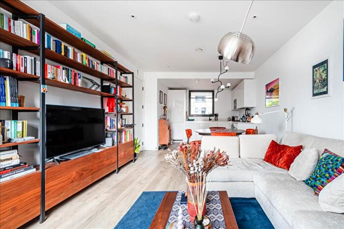 1 Bedroom Apartment For Sale In Scawfell Street, Hoxton, E2