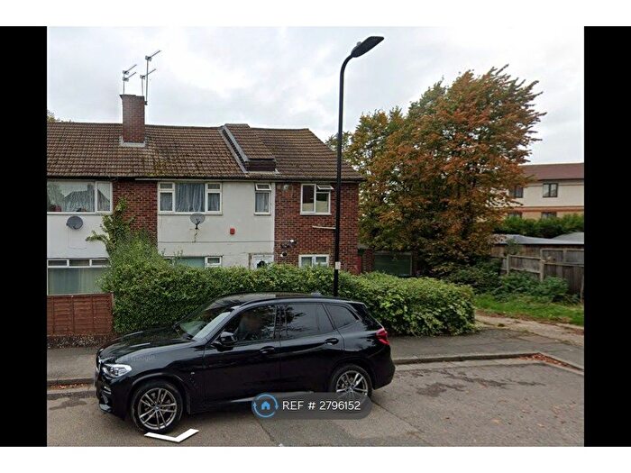 4 Bedroom Maisonette To Rent In New Court, Northolt, UB5