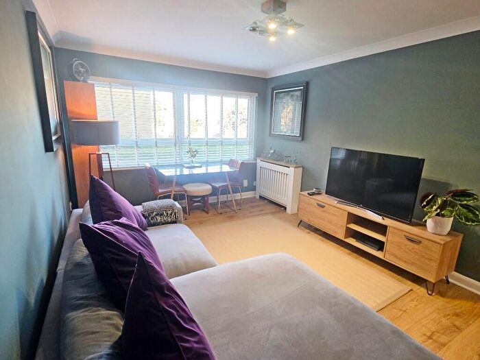 1 Bedroom Apartment For Sale In Pinelands Court, Bournemouth, Dorset, BH8
