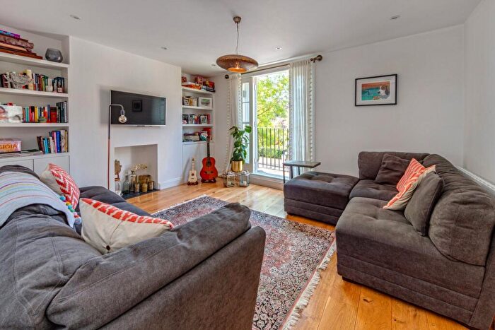 4 Bedroom Apartment For Sale In Southampton Road, Kentish Town, NW5