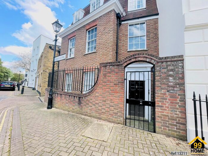 2 Bedroom Flat To Rent In John Day House, Isleworth, Surrey, TW7