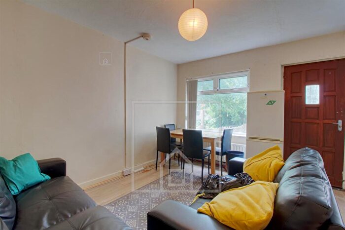 3 Bedroom House To Rent In Welton Mount, Hyde Park, Leeds, LS6