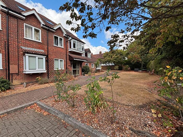 2 Bedroom Flat To Rent In Yewlands, Hoddesdon, EN11