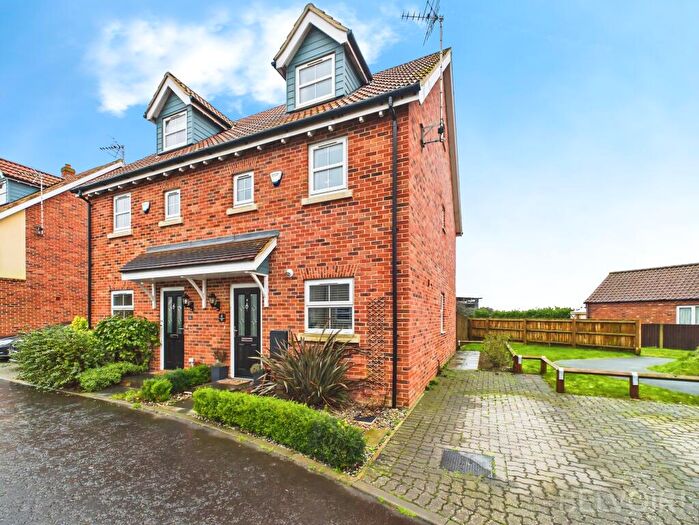 3 Bedroom Semi-Detached House For Sale In Finch Drive, Watton, IP25