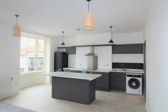 2 Bedroom Flat To Rent In Old Market Place, Ripon, North Yorkshire, Uk, HG4