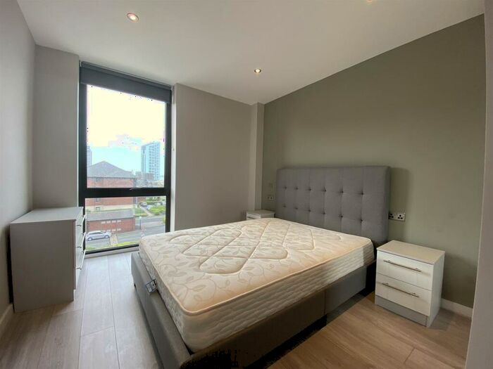 2 Bedroom Apartment To Rent In Jesse Hartley Way, Liverpool, L3