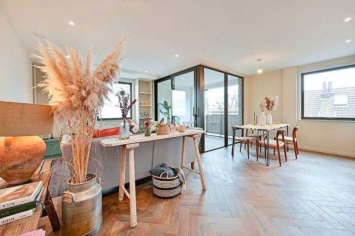 2 Bedroom Flat For Sale In Exeter House, Ealing, W5
