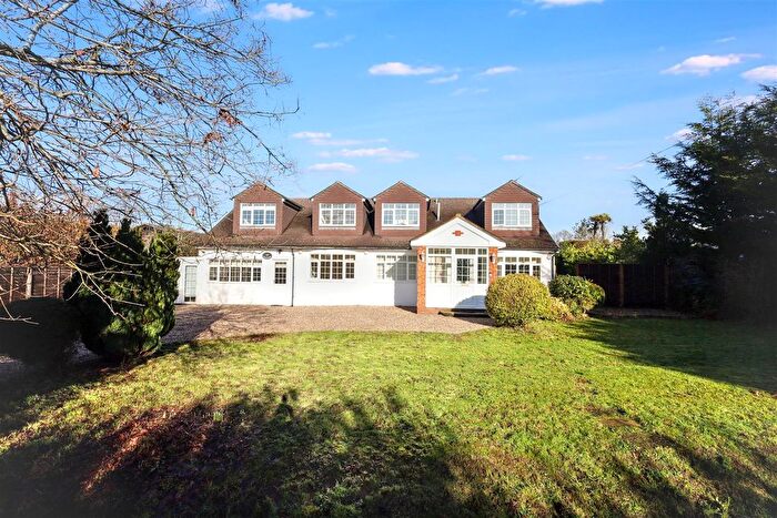6 Bedroom Detached House For Sale In Bulls Lane, Brookmans Park, AL9