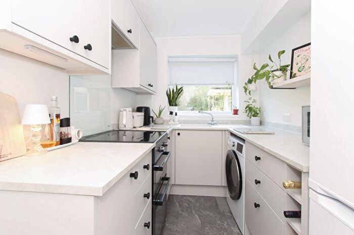 1 Bedroom Flat For Sale In Cuffley Court, Hemel Hempstead, HP2